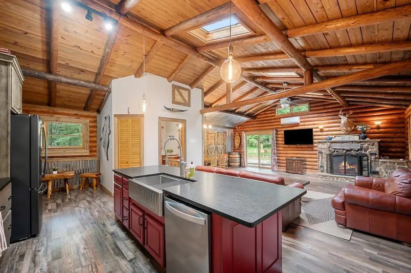 Magical Log Cabin w/ Fireplace. 15 Min to Downtown - Image 1