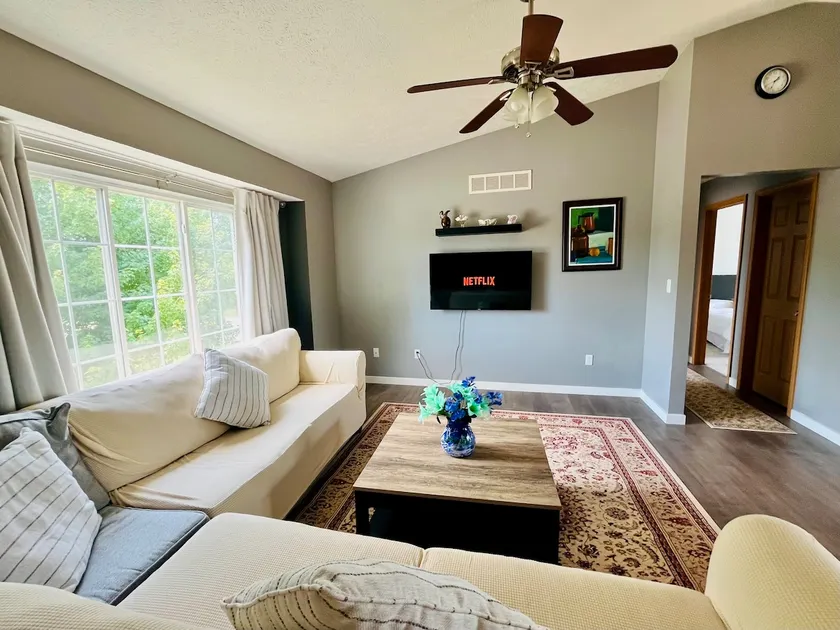 Cozy & neat 4BR / Free parking - Image 1
