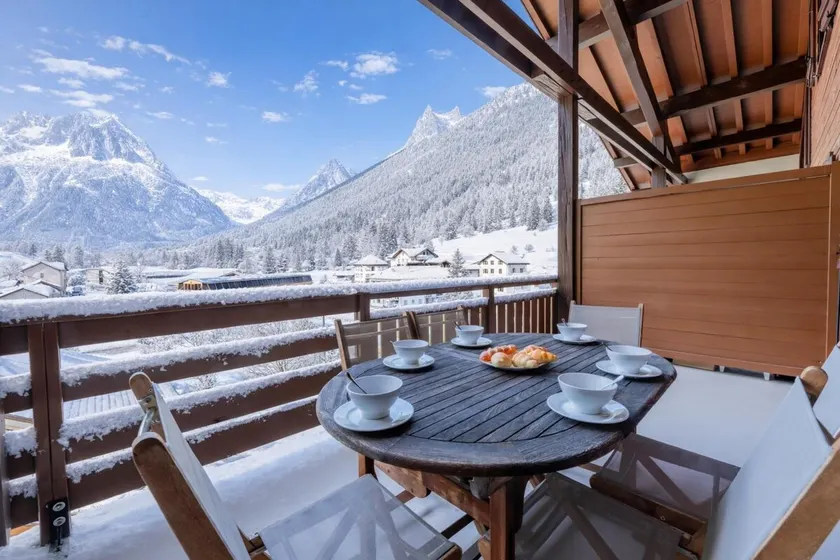 Ours BleuA35 Ski-In at Vallorcine| Pool & Wellness - Image 1