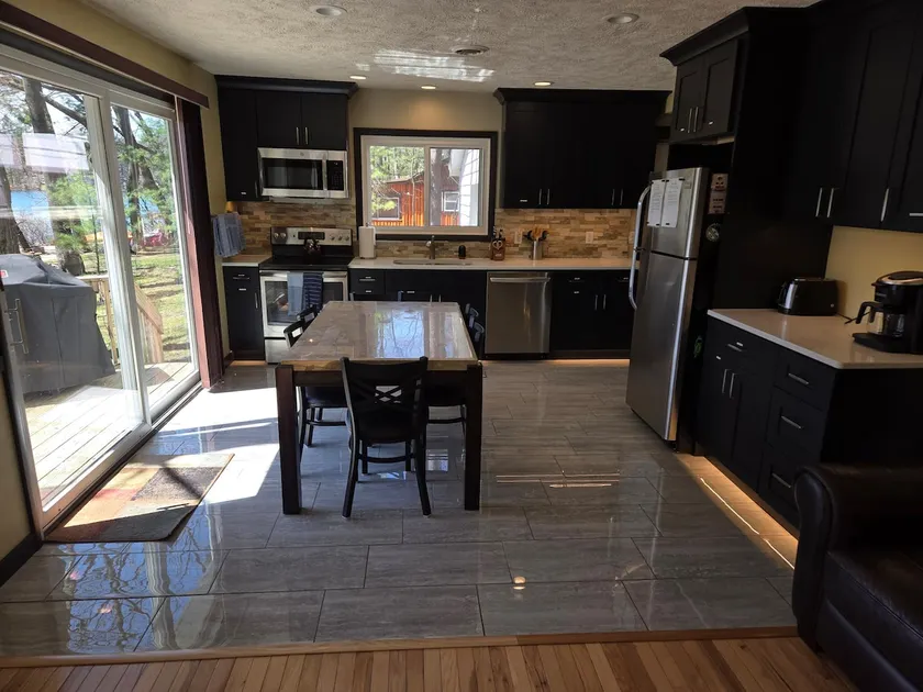 Quiet freshly renovated two bedroom lake house - Image 1
