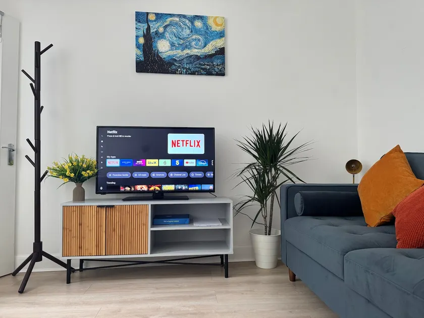 Guest Favourite central& peaceful home easy access - Image 1