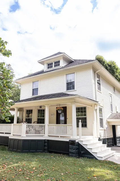 The Railway Retreat - Downtown Sylvania - Image 1