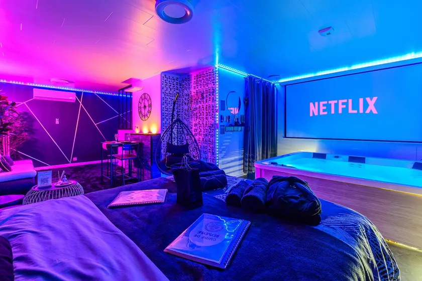 Ôspa Zen-Suite Private Spa, Video Projector, Parking - Image 1