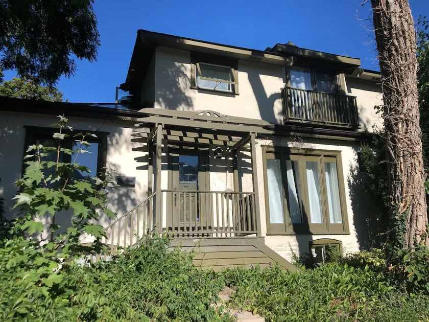 Charming High Park Retreat: Subway, Restaurants - Image 1