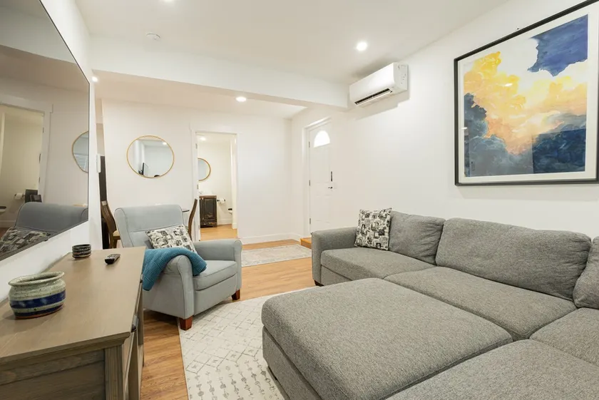 Modern 1 BR Steps from Transit - Image 1