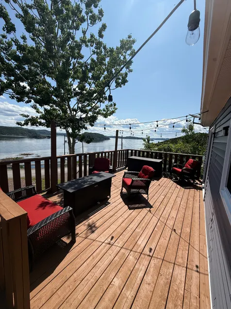 Salty Breeze Cottage - Image 1