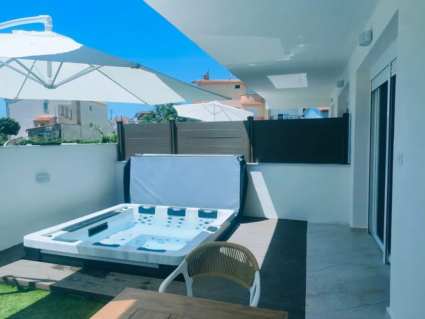EriZen Jacuzzi Suites - Image 1