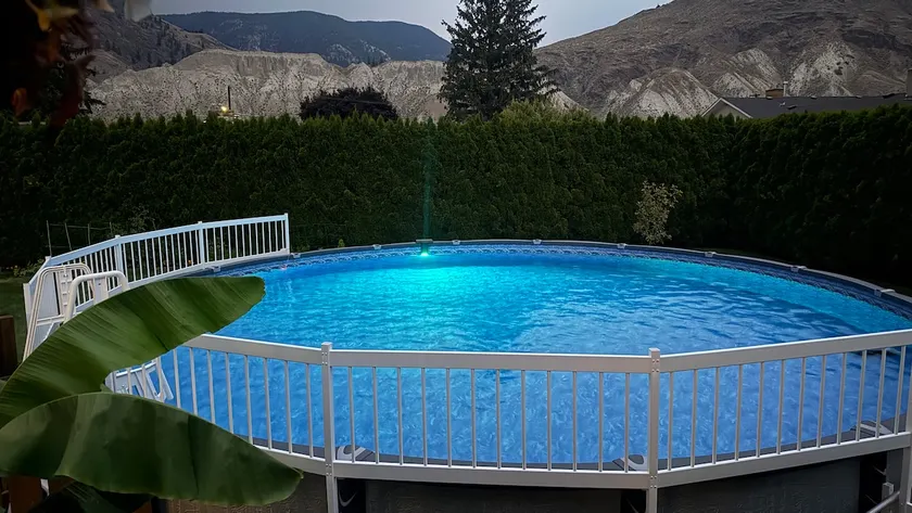 Private Kamloops Retreat Saltwater Pool, Hot Tub - Image 1