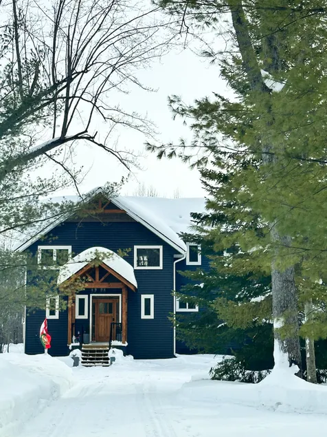 Muskoka Waterfront Getaway - Outdoor Sauna - Image 1