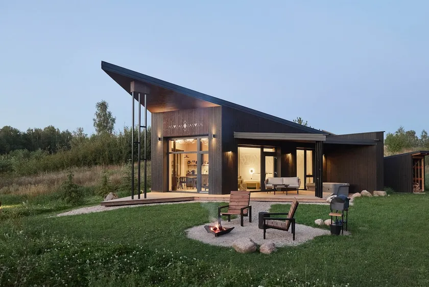 Black Hole | Pine House + Free Jacuzzi - Image 1