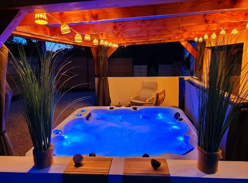 Prestige Gîte • Private Spa & Glass Cellar - Image 1