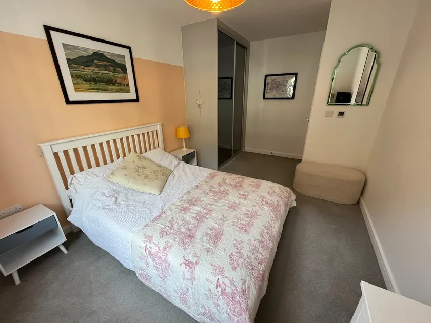 Modern 1 bed flat by Acton Town - Image 1