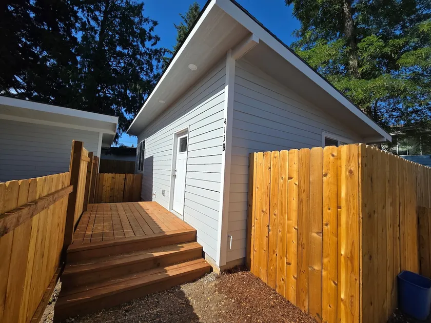 One bedroom - Image 1