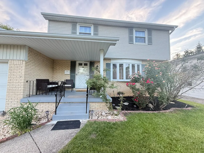 East Amherst get away: 4 bedroom, comfy & Peaceful - Image 1