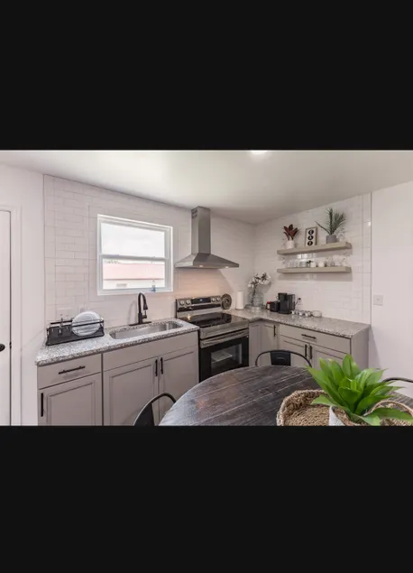 Athens Cottage - Image 1