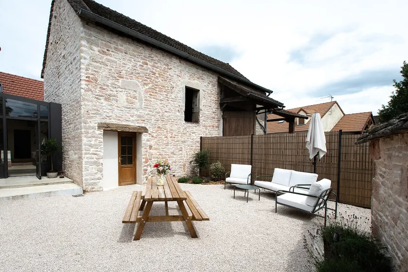 Holiday home between Lyon and Beaune - Image 1