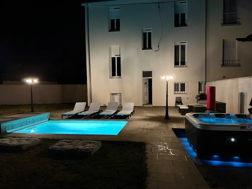 Pool & Jacuzzi – Beautiful, Cozy, Well-Insulated House - Image 1
