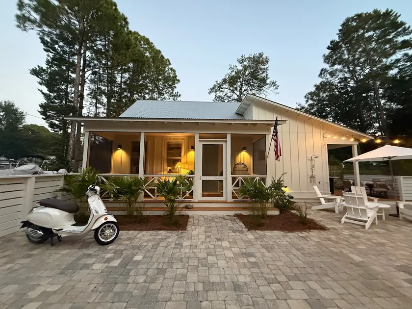 The Fin Poolside 2 Bedrooms close to all of 30A - Image 1