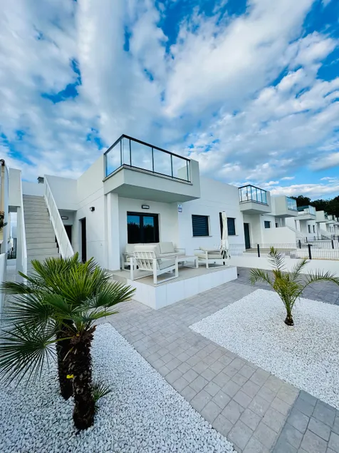 Modern home near the sea with pool - Image 1