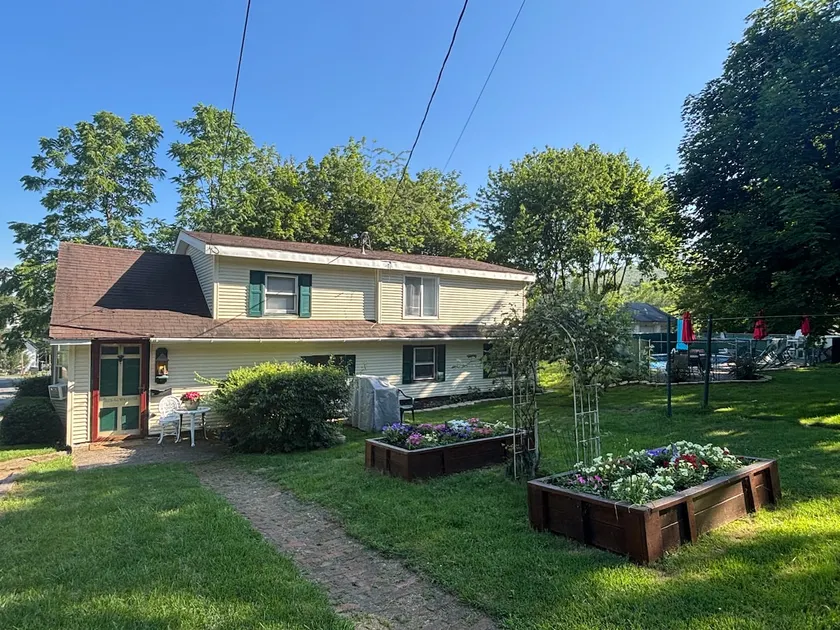 Pennsylvania Country Cottage - Image 1