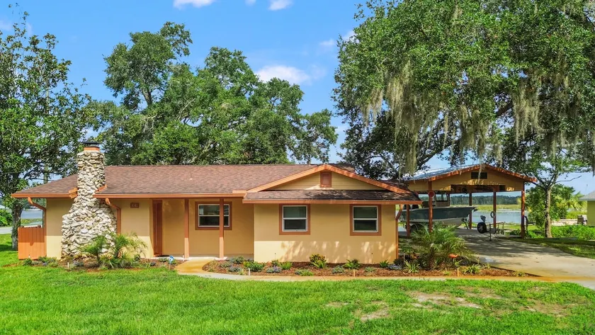 The Island House on Lake Weir - Image 1