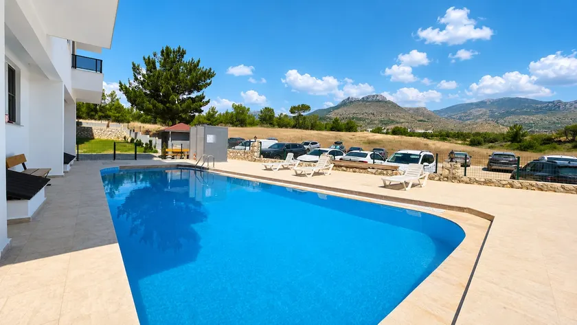 Clean and ready for a stay. It has a pool. Close to the sea. - Image 1