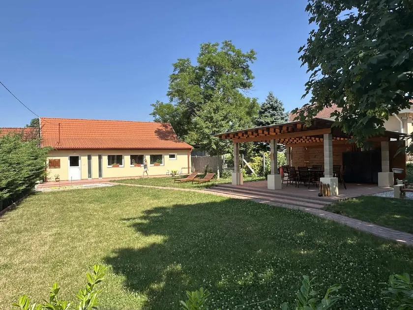 Tariczky Guesthouse - Image 1