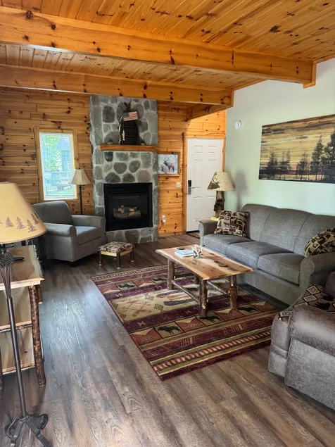Thunderbay Golf course Chalet located on 8th hole - Image 1