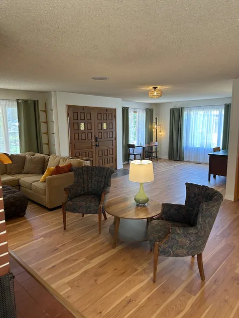 Spacious 5BR Retreat • Game Room • Downtown - Image 1
