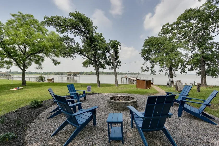 Waterfront Cedar Creek Lake Gem: Near Marina! - Image 1
