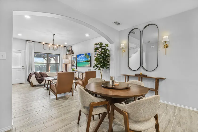 Luxury North Laredo Townhome - Image 1