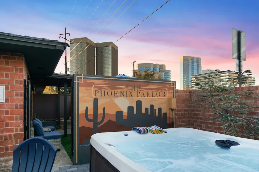 The Phoenix Parlor - 2 King Beds - Hot Tub - DT - Image 1