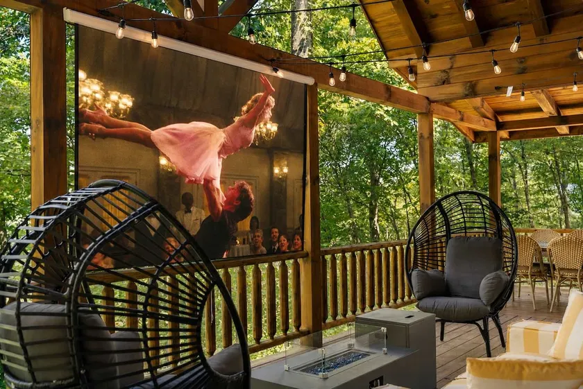 Romantic Cabin: Hot Tub•Outdoor Movies•Fireplace - Image 1