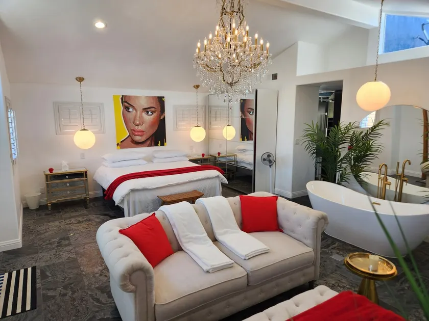 Luxe Ocean View TownHome w/ Indoor-Outdoor Jacuzzi - Image 1