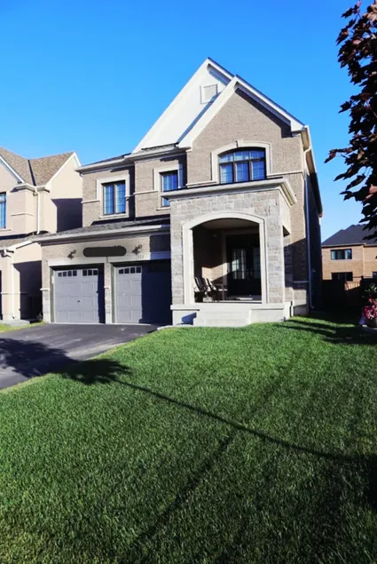 Home in Bradford West Gwillimbury - Image 1
