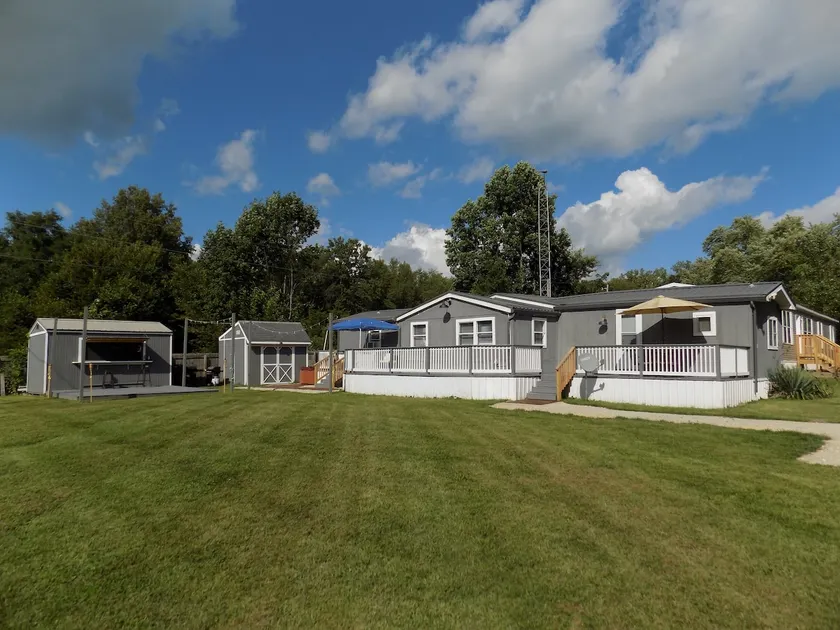 Lakeside Retreat, Boat Slip, Party Barn on Shafer! - Image 1