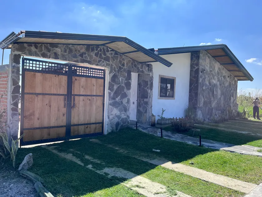 El Laurel Shelter. - Image 1