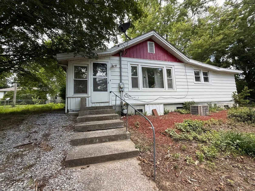 Updated Farmhouse w/ King Suite - Image 1