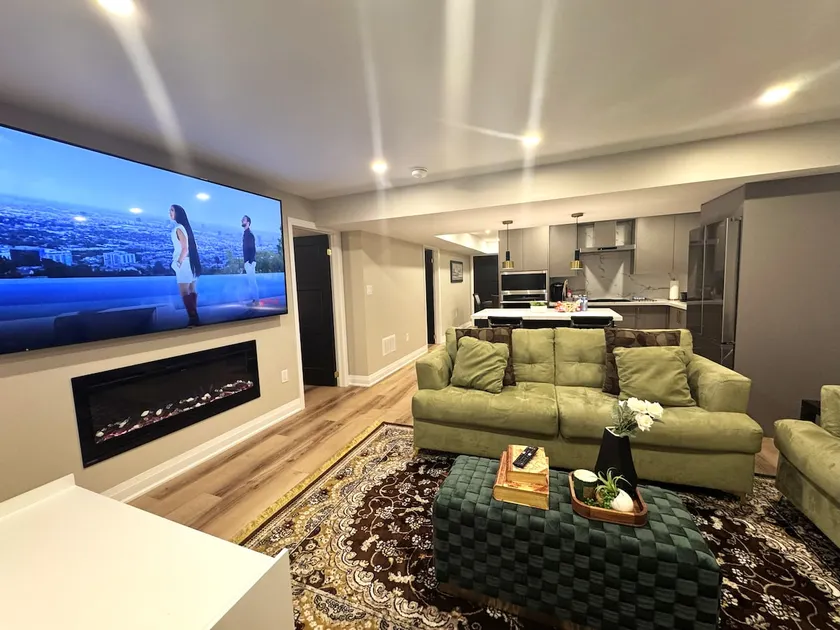 Boutique 2BR Retreat|86” Cinema Experience|Parking - Image 1