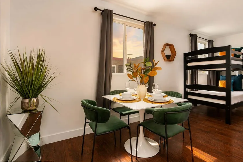 Enjoy Stylish 3BR Apt, Sleeps 6 with Free Parking - Image 1