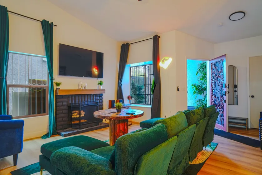 Vibrant Vegas Retreat~Quiet~Cozy~18 min to Strip - Image 1