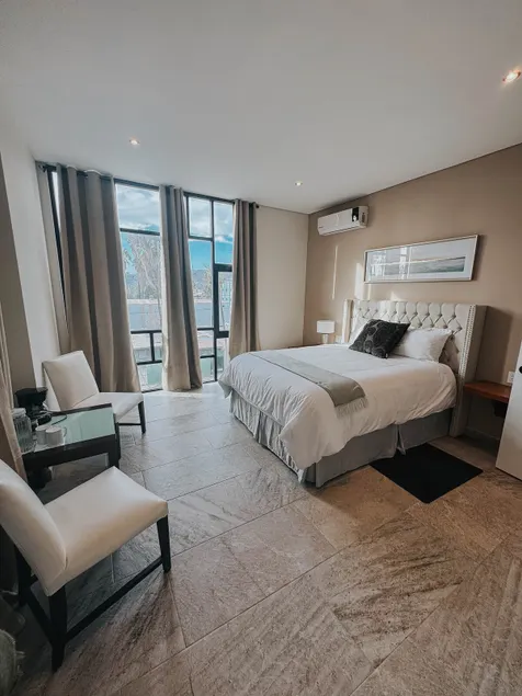 Superior King Double Suite - Image 1