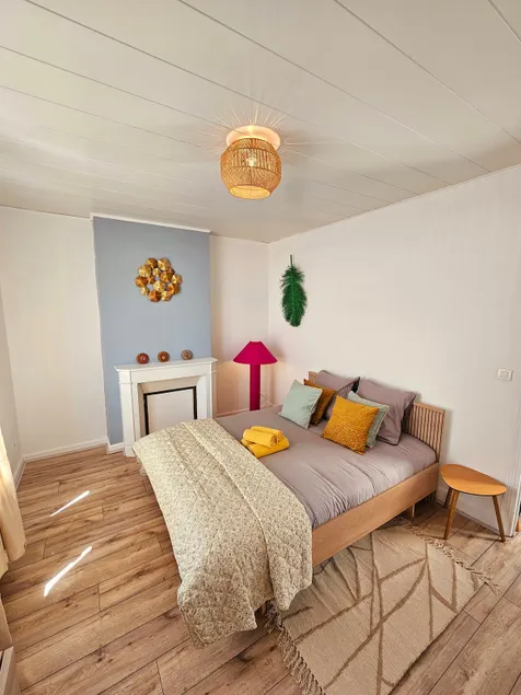 Free parking & garden accommodation - Image 1