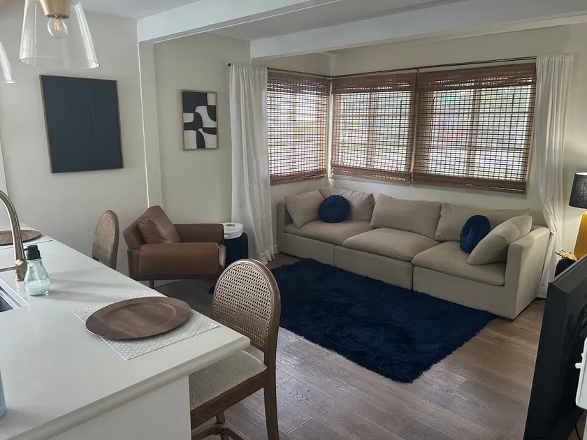 Contemporary Cottage 5 min walk to major bike path - Image 1