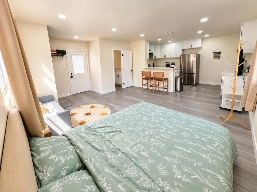 Standalone Private Studio with Free Parking - Image 1