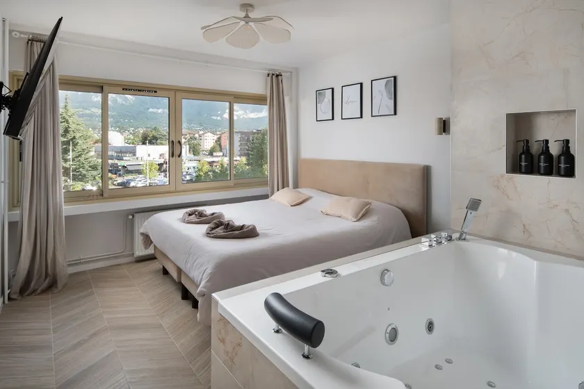 The Lakeside Suite - Image 1