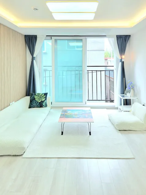 Gimpo Airport/Airport Railroad/Songjeong Station on foot/Free parking/Elevator/Korean house experience/Lotte Mall on foot/120-inch beam projector - Image 1