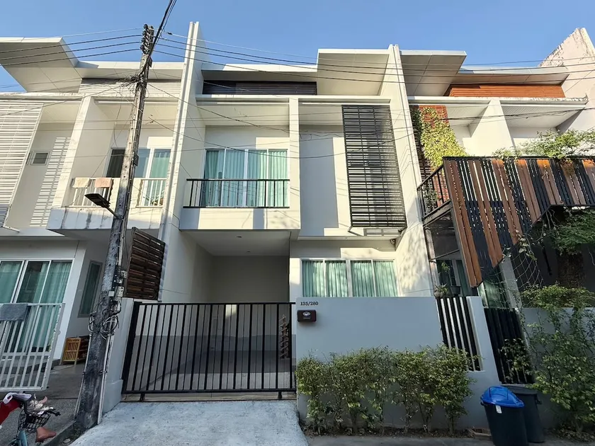 Private 2-BR Cozy Home @Chalong - Image 1