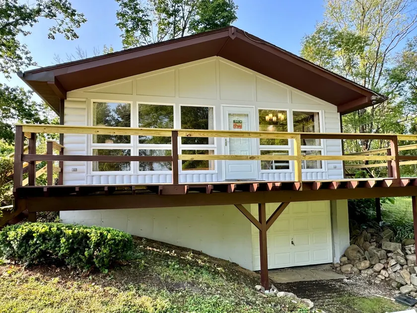 Private Cabin Getaway on Expansive 75 Acres - Image 1