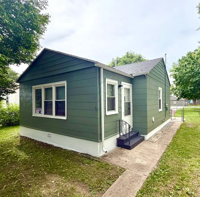 “Fairbnb” Only 300 ft from Fairgrounds - Image 1